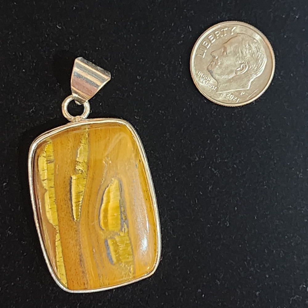 Tigers Eye Pendant 🤍